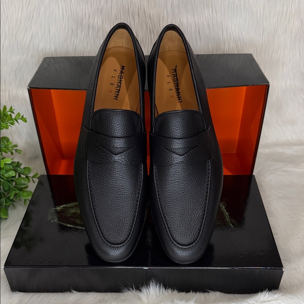 Magnanni Black Leather Slip-On Loafers - Picture 6 of 6